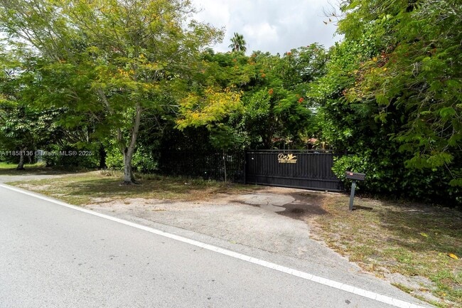 Building Photo - 14000 N Miami Ave
