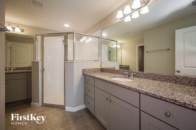 Building Photo - 710 Yeager Ct