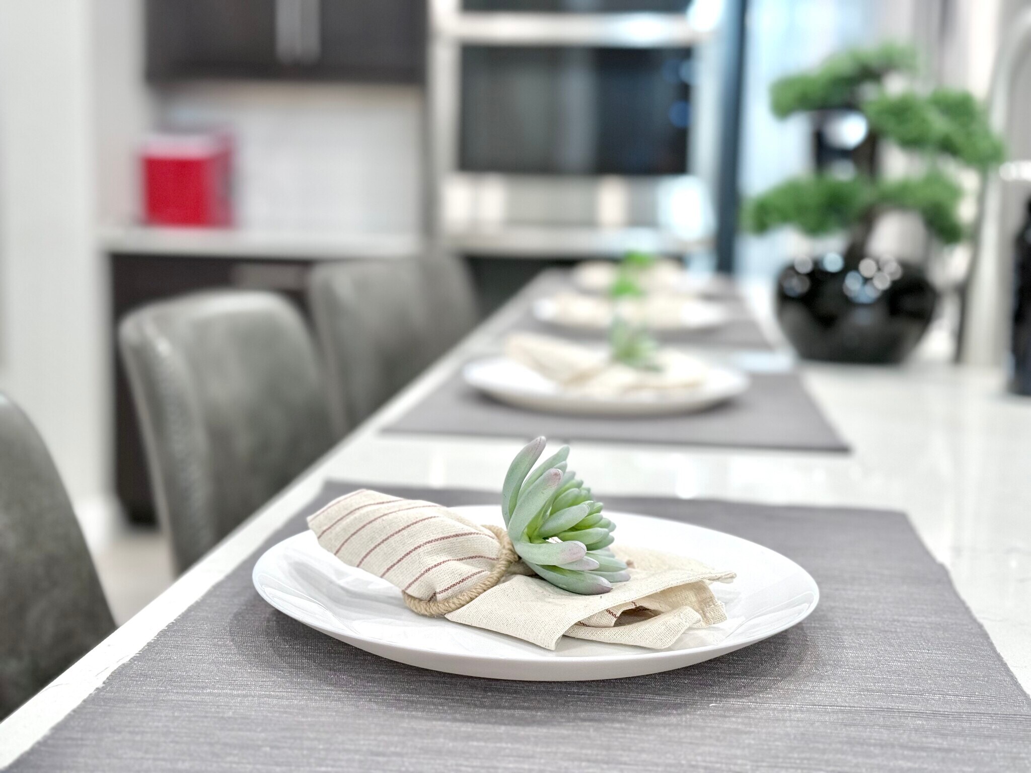 Building Photo - 2506 E Pleasant Ln