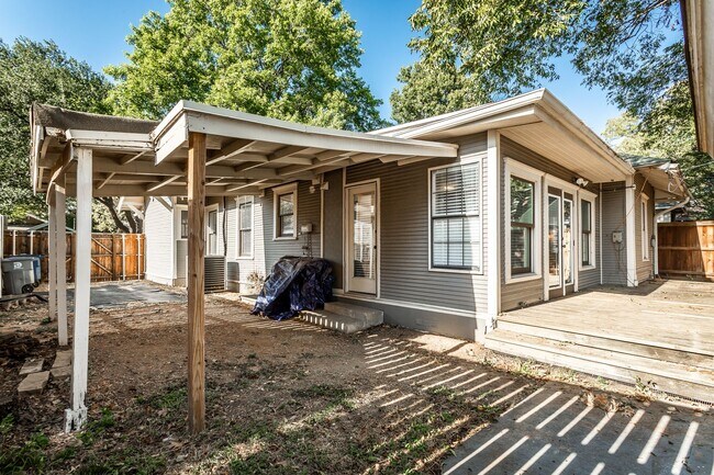 Building Photo - Beautiful Craftsman Style in Junius Heights!