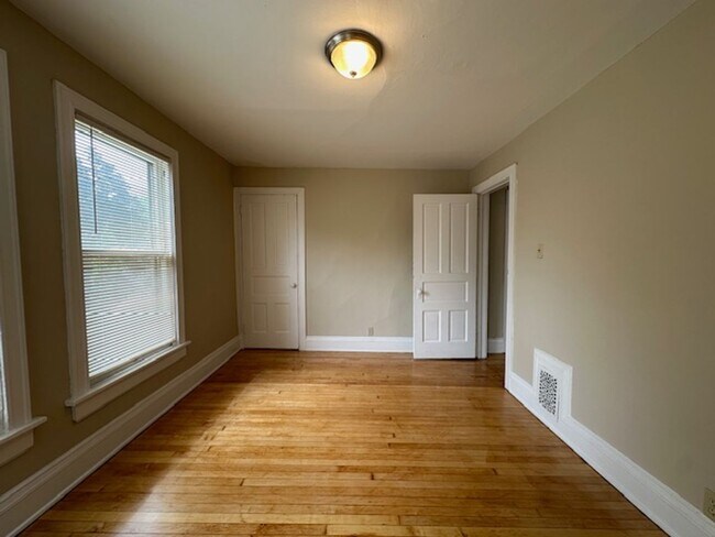 Building Photo - 2724-2726 N Murray Duplex