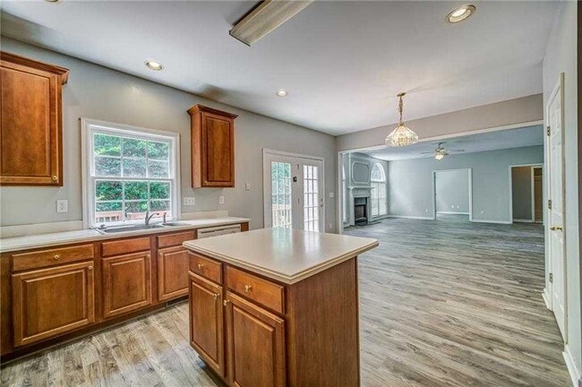 Building Photo - 716 Parkside Dr