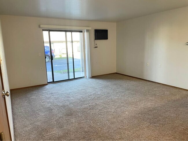 Building Photo - 2745 Glen Creek Pl