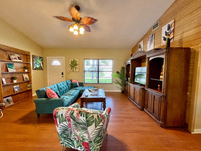 Building Photo - 406 SE Justine Terrace