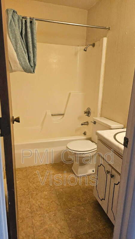 Building Photo - 1305 18th St