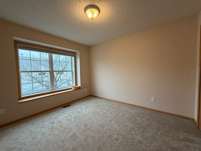 Building Photo - 11007 Oak Grv Cir