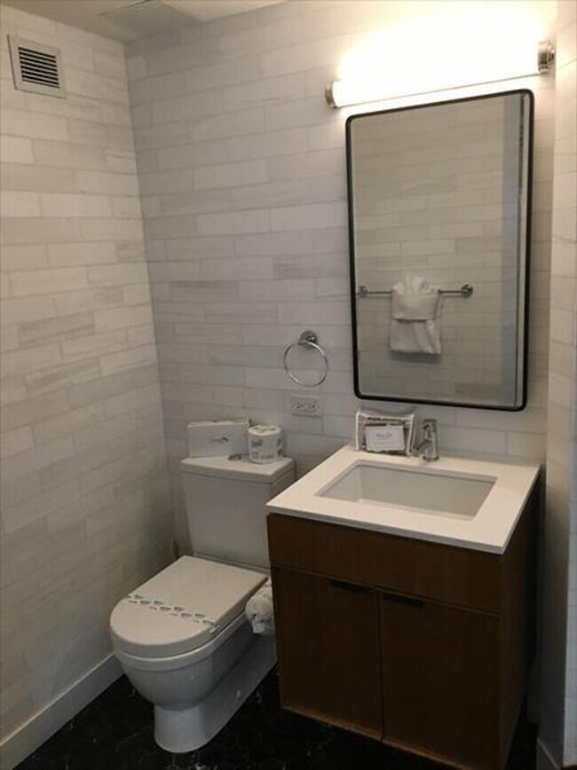 Building Photo - 420 E 54th St