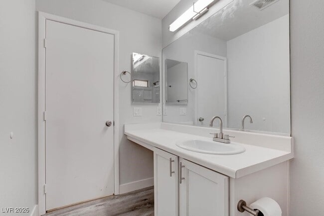 Building Photo - 4899 Lunetto Ave