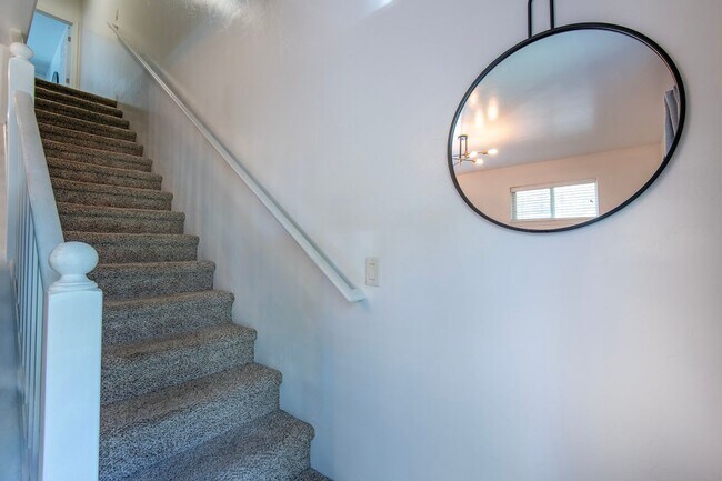 Building Photo - Fully Furnished 2 BR Townhouse in Driggs with Attached Garage