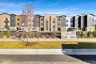 Building Photo - The Monument: Modern 2 Bedroom Apartment: ...