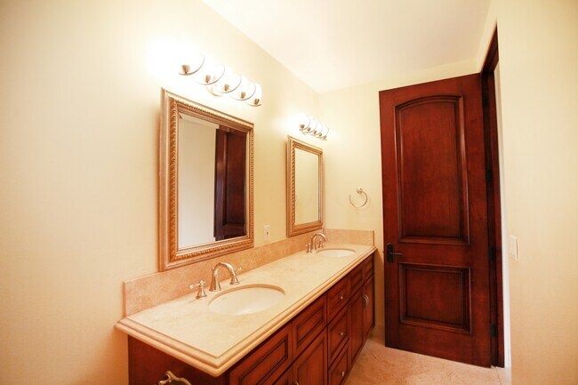 Building Photo - 6385 Zuma Mesa Dr