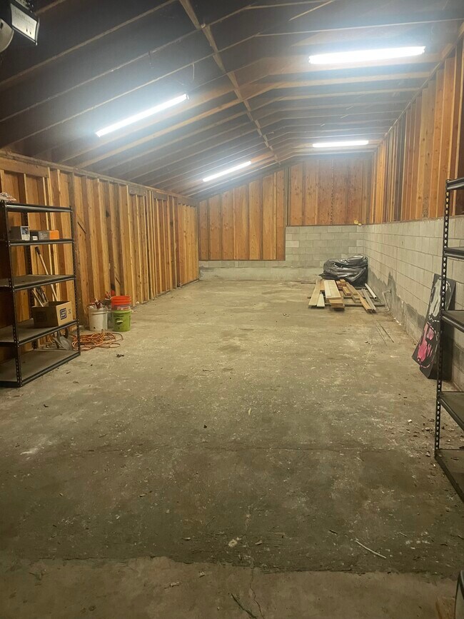 Building Photo - 1390 Glen Canyon Rd