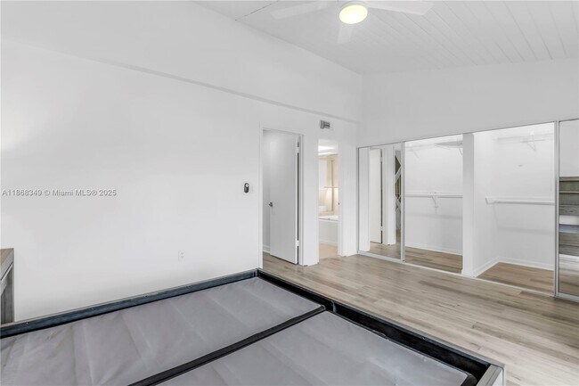 Building Photo - 3827 NE 166th St