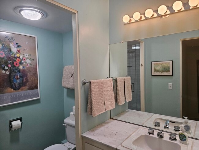 Building Photo - 37800 Da Vall Dr