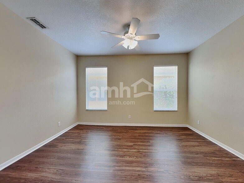 Building Photo - 1619 Lakelet Loop