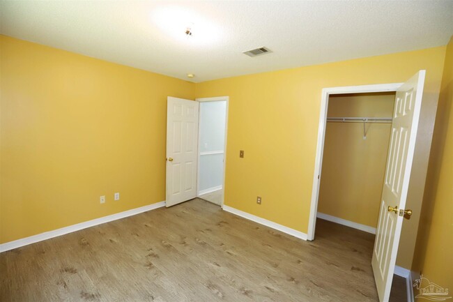 Building Photo - 1452 Roebling Tr