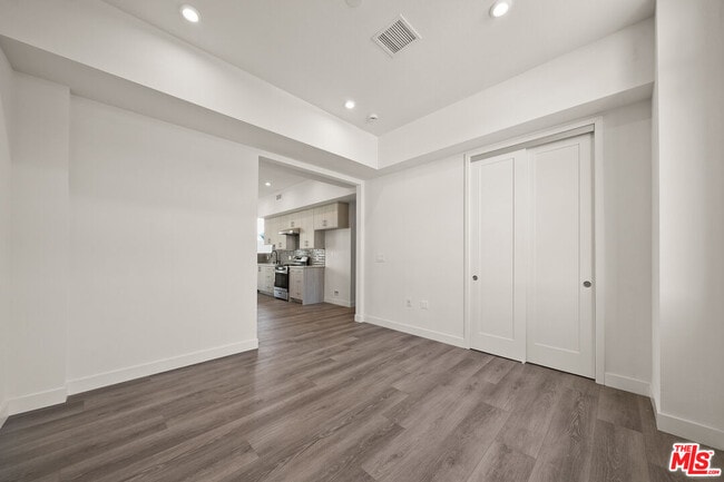 Building Photo - 1202 N Orange Grove Ave