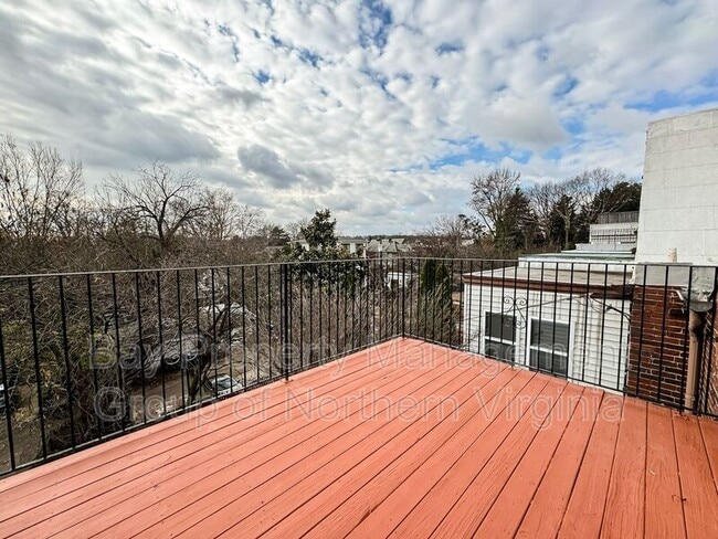 Building Photo - 4412 Volta Pl NW