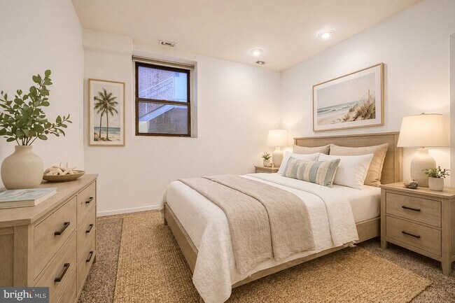 Building Photo - 1211 Light St