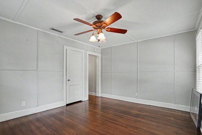 Building Photo - 2112 McMillan Ave
