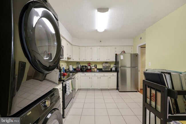 Building Photo - 3713 S George Mason Dr