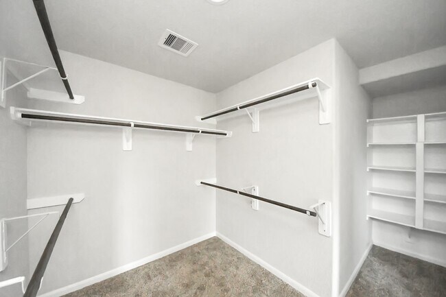 Building Photo - 18319 Pin Oak Lake Dr