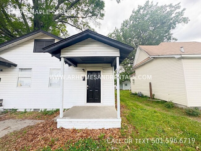 Primary Photo - 1319B Maple Street-