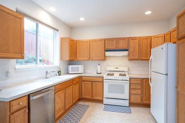 Building Photo - Spacious 4-Bedroom in Renton’s Serenity Ridge