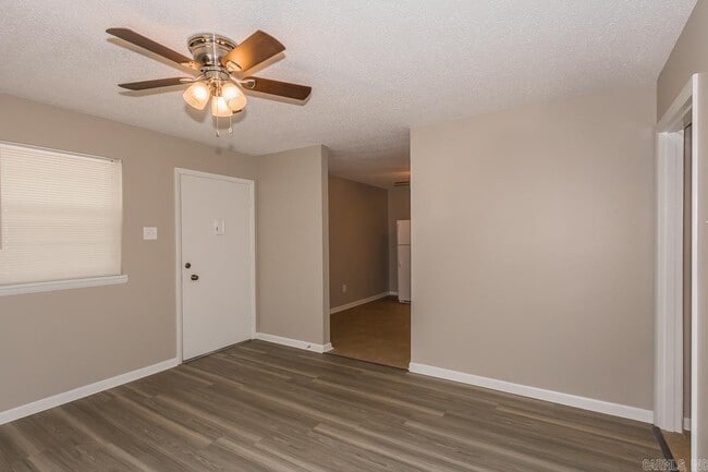 Building Photo - 1576 Skyline Dr