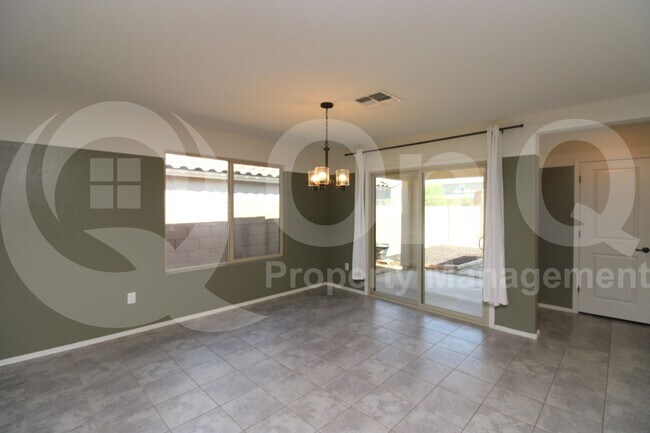 Building Photo - 987 Calle Calca