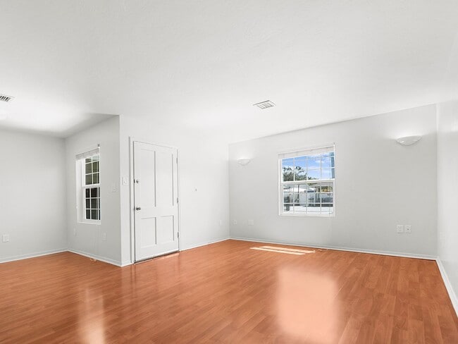 Building Photo - Updated single family home