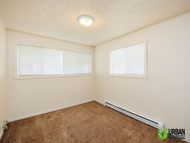 Building Photo - Spacious 2bed/1bath duplex