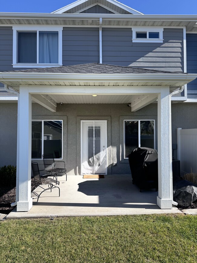 Back Patio w/ Grill and Fireplace - 3391 S Erin Ave