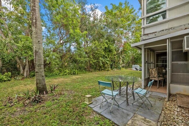 Building Photo - 2047 Canal Dr