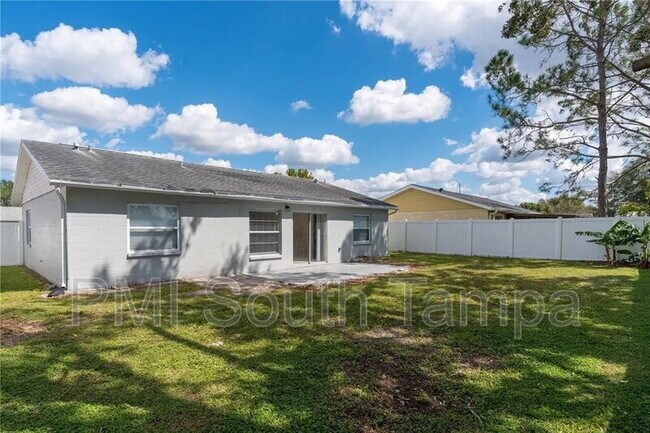 Building Photo - 1020 Pine Ridge Cir