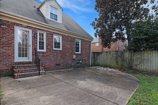 Building Photo - Dreamy 4 Bed, 2 Bath Cape Cod in Sauer's Garden Available Now!