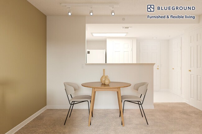 Building Photo - 1320 N Veitch St