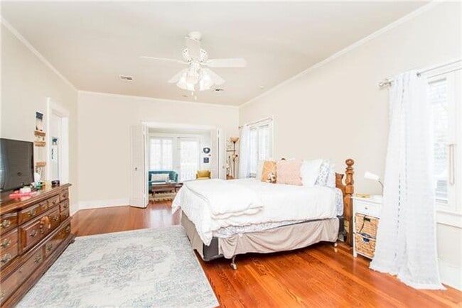 Building Photo - 5 BR- Available now or June lease - Renovated House steps from Campus!