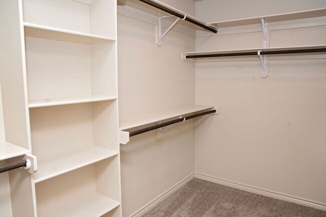 Building Photo - Modern Comfort in Lee High School District...