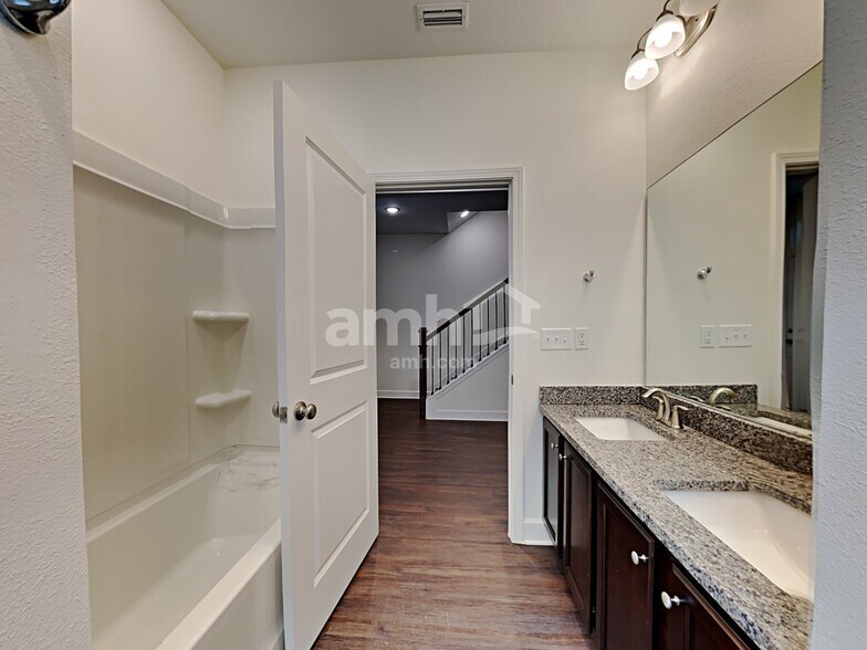 Building Photo - 105 Moultrie Crossing Ln