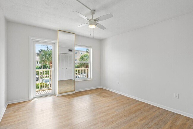 Building Photo - 951 De Soto Rd