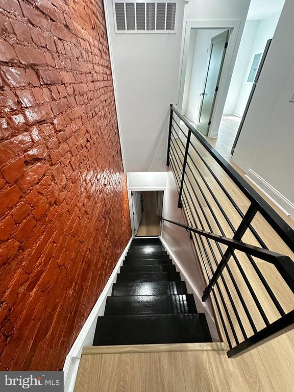 Primary Photo - 1229 W Somerset St