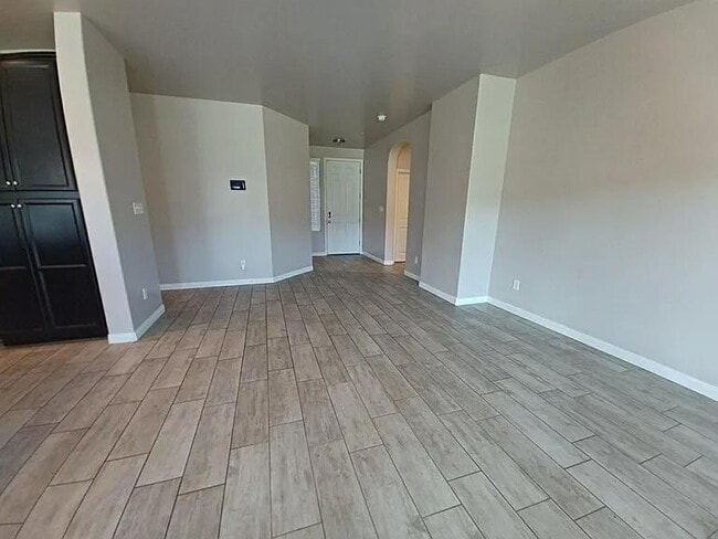 Building Photo - Beautiful home