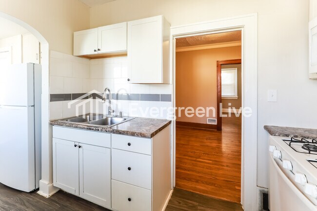 Building Photo - 3123 Fontenelle Blvd