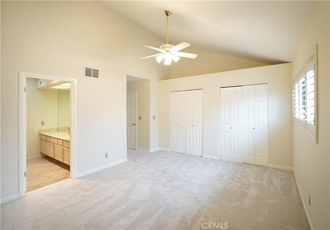 Building Photo - 14025 Riverside Dr
