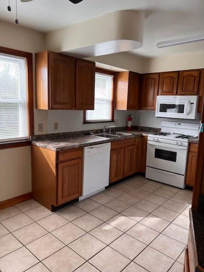 Building Photo - 864 Gary Ave SE