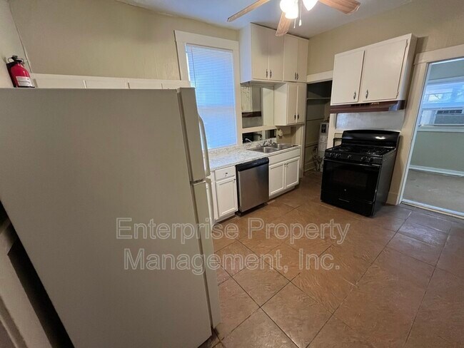 Building Photo - 2187 Court Ave