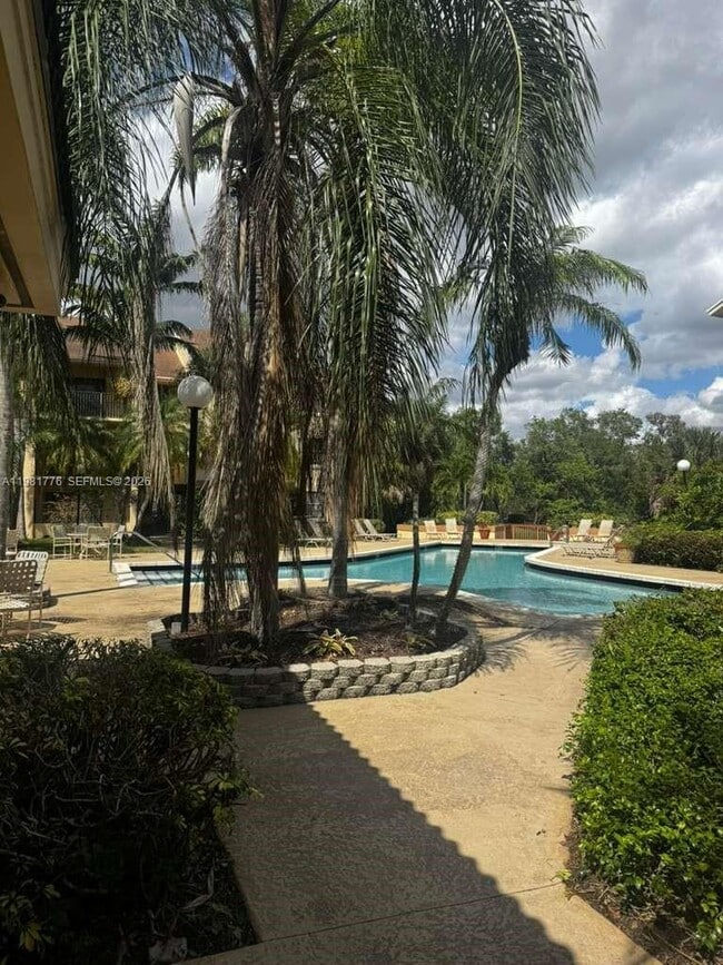 Building Photo - 9999 Summerbreeze Dr