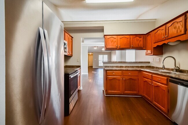 Building Photo - 5620 Kaitlyn Dr W