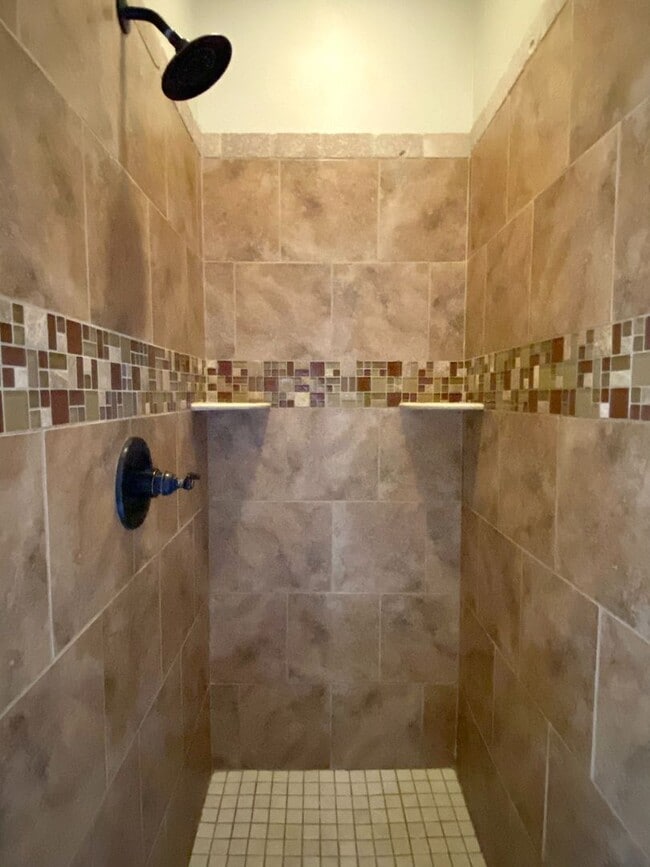 Building Photo - 3 Bed, 3 Bath With Bonus Room in Deer Creek Schools